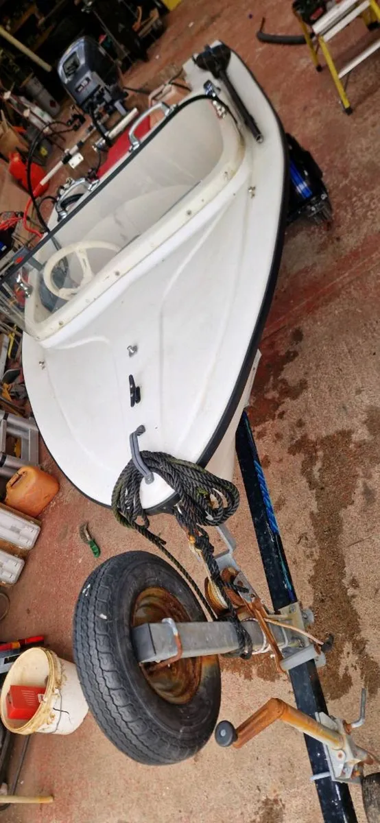 Small speed boat - Image 2