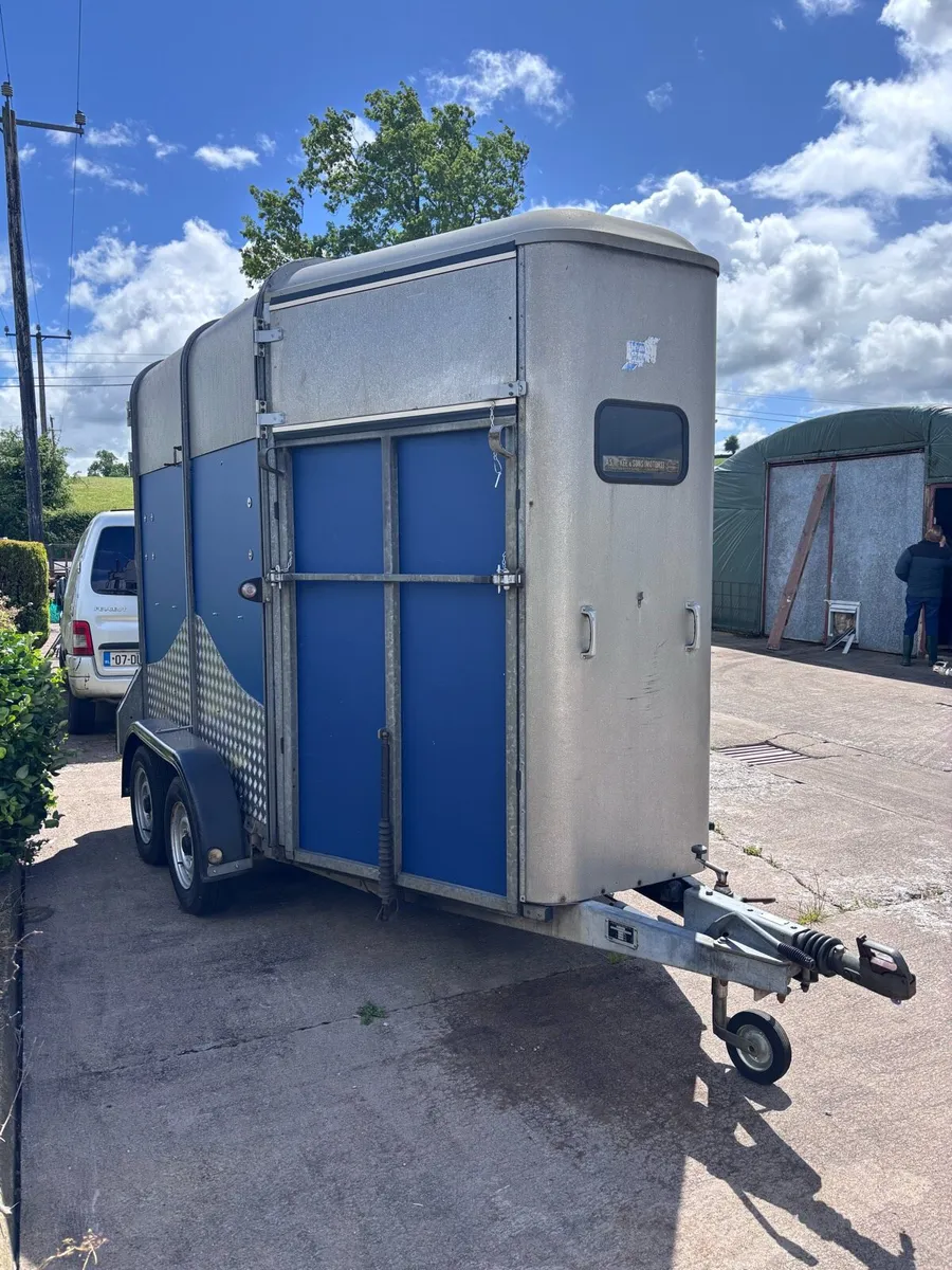 Ifor Williams 505 Horse Box - Image 1