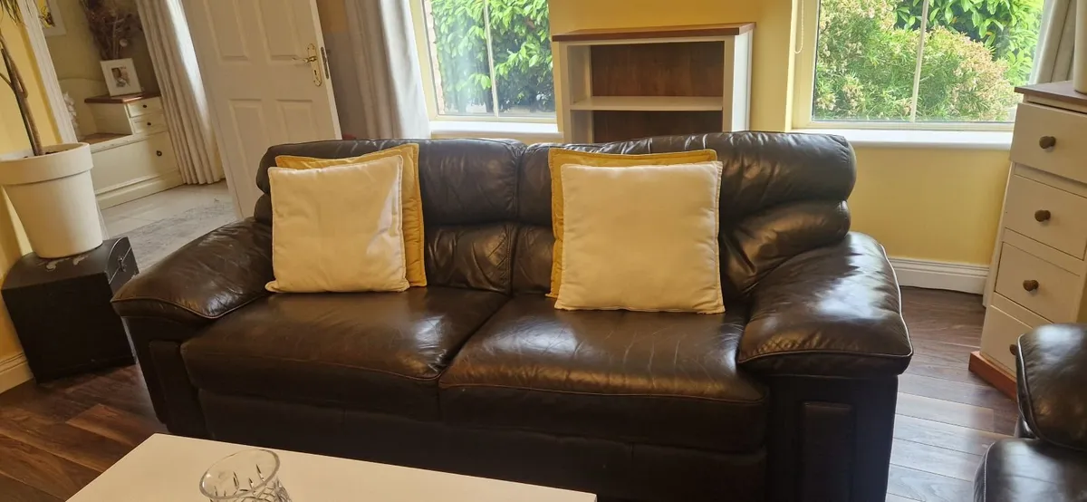 Couches - Image 3