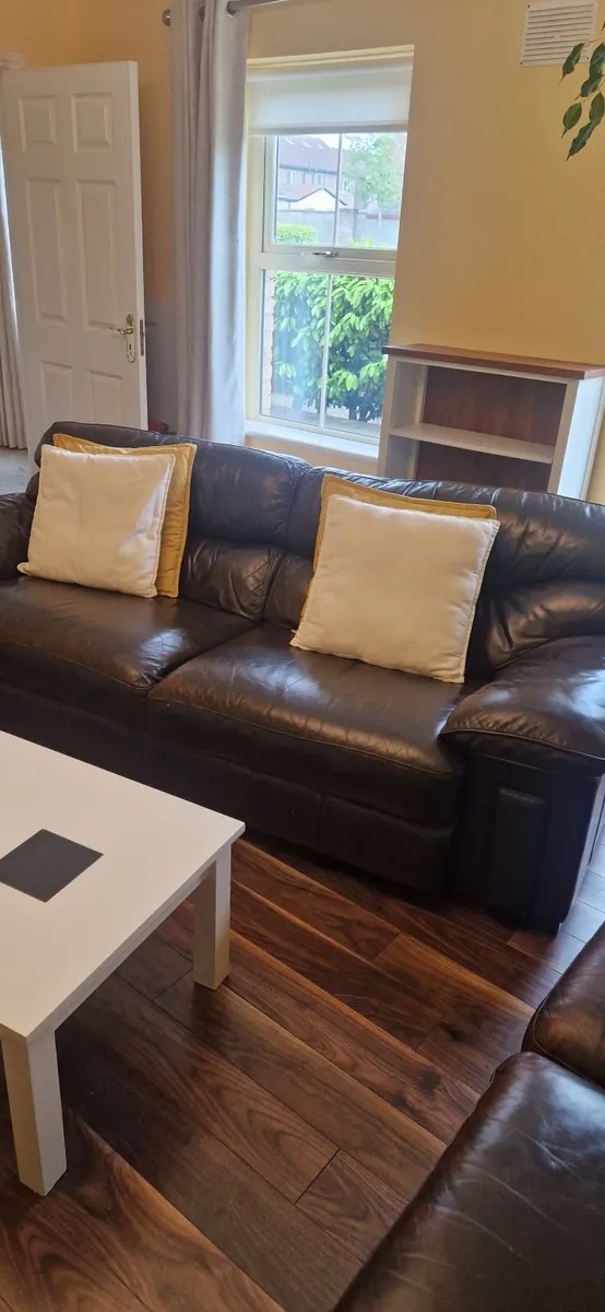 Couches - Image 4