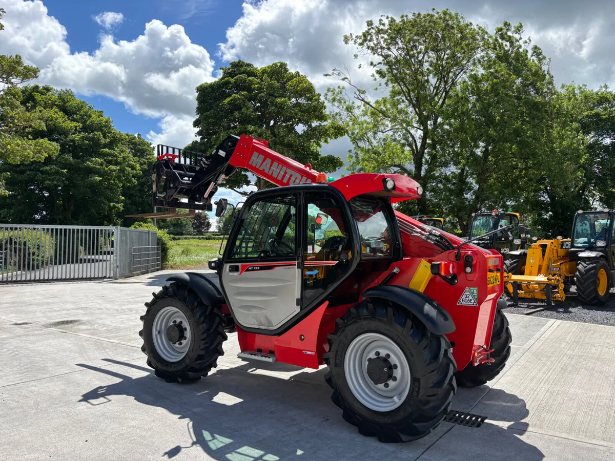 2023 MANITOU MT733   (810 Hours) - Image 3