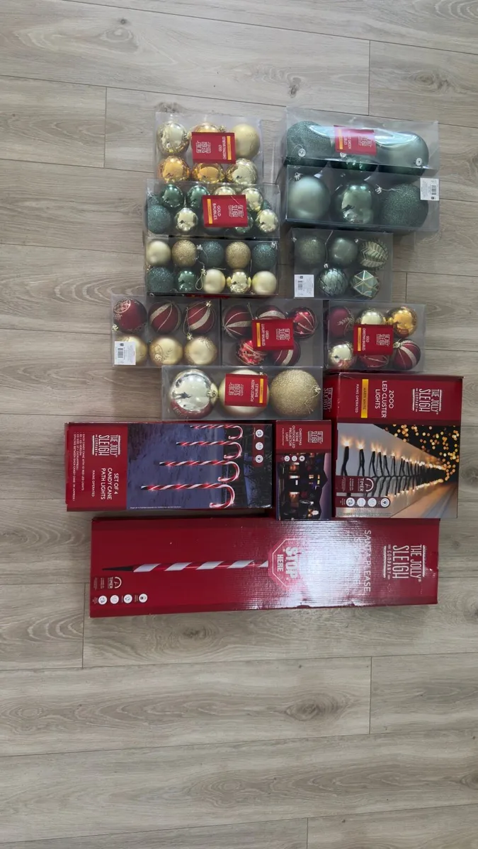 *FREE* Huge Christmas Decoration & lights bundle - Image 2