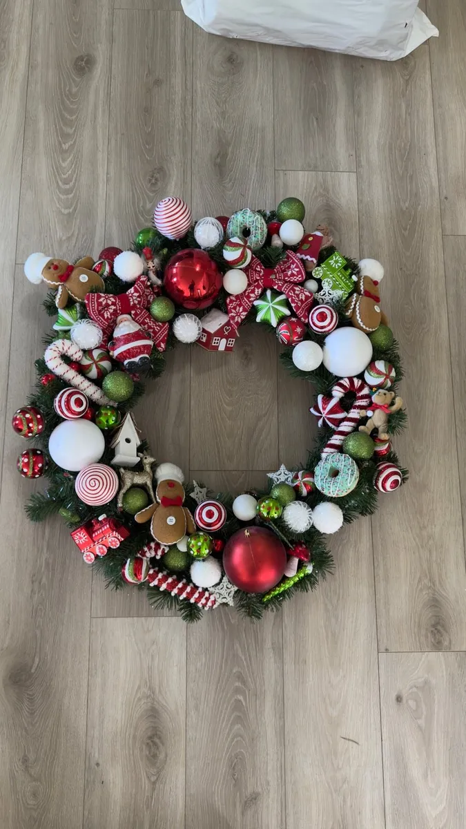 *FREE* Huge Christmas Decoration & lights bundle - Image 3