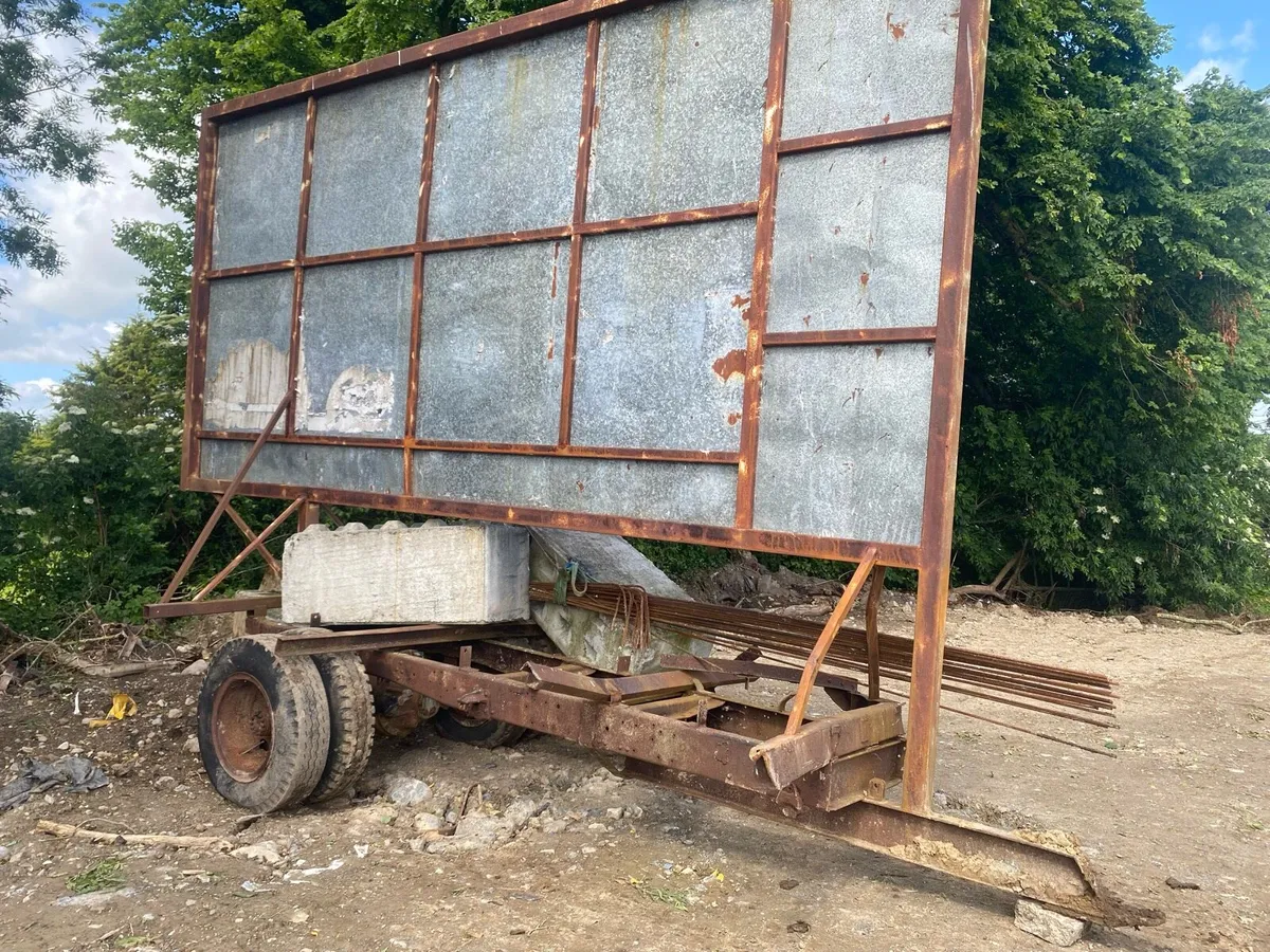 Advertising trailer - Image 1