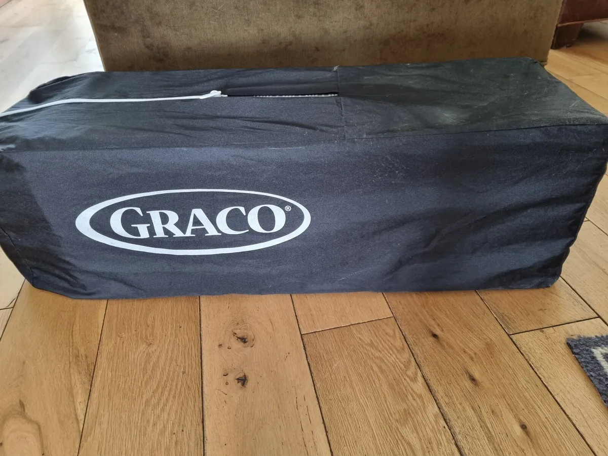 GRACO travel cot with mattress - Image 2