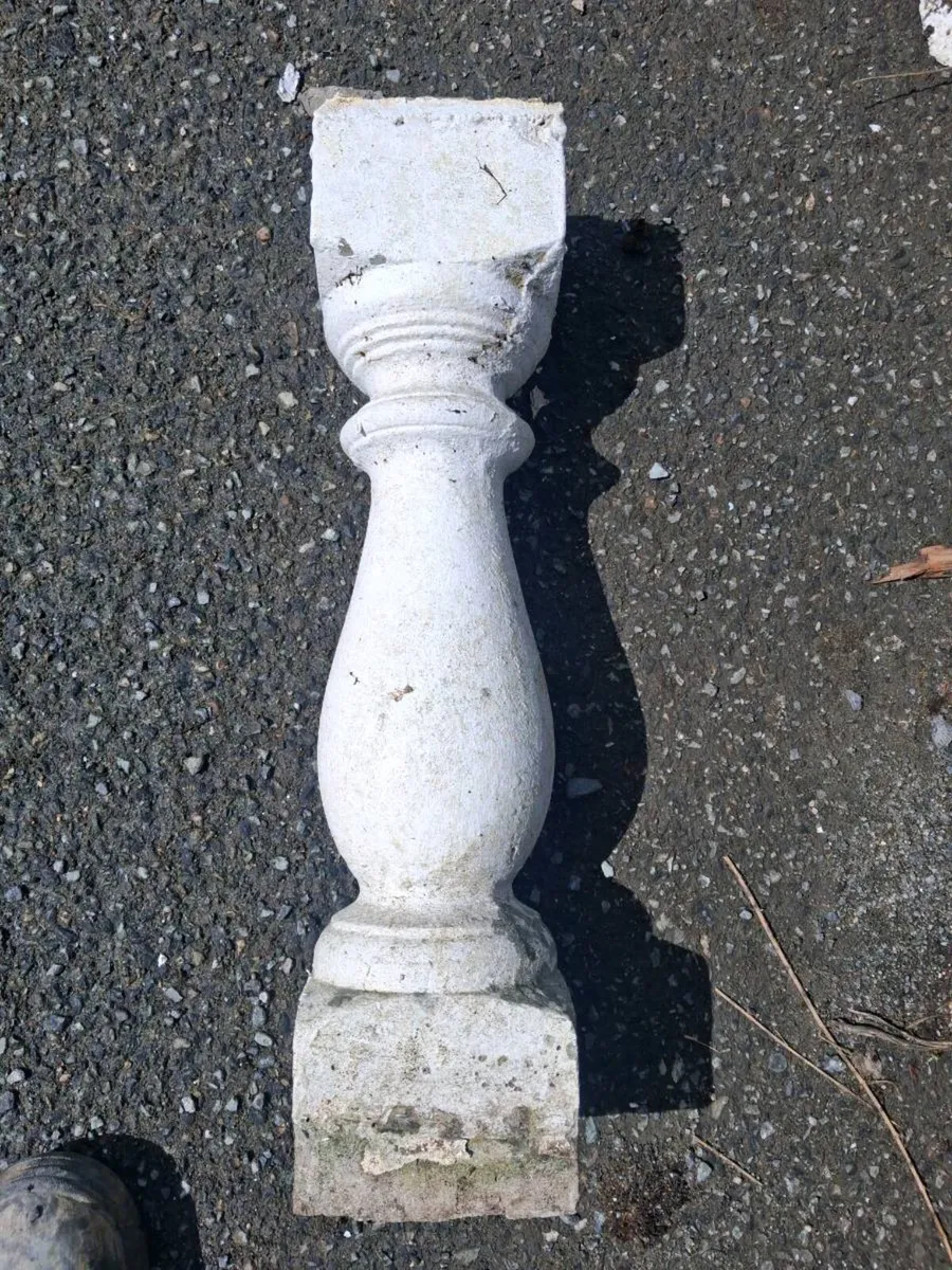 Ornate concrete posts - Image 2