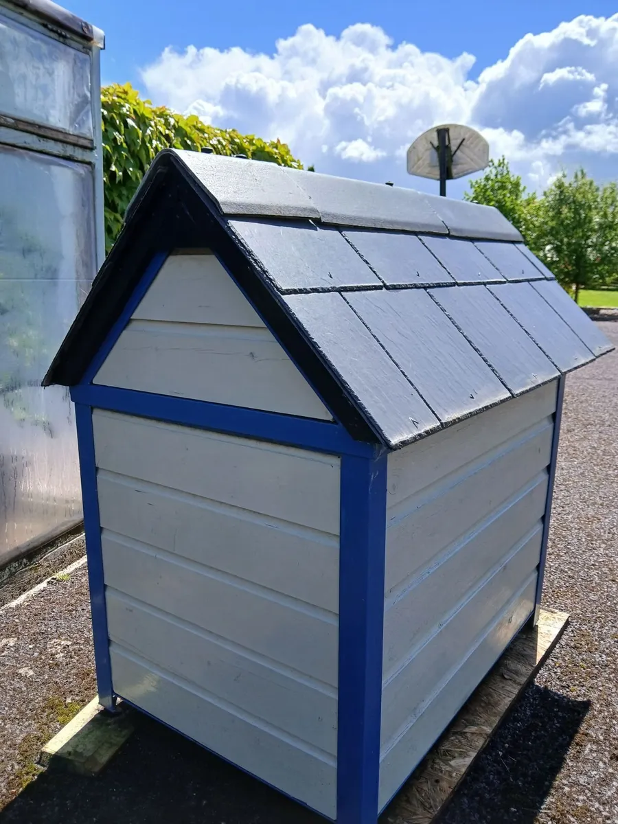 Superior Dog House - Image 2