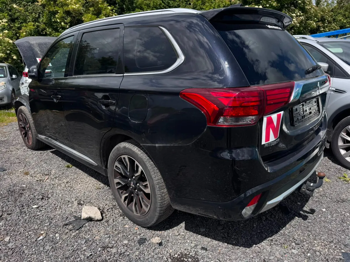 2017 Mitsubishi Outlander PHEV 2.0L for parts - Image 4