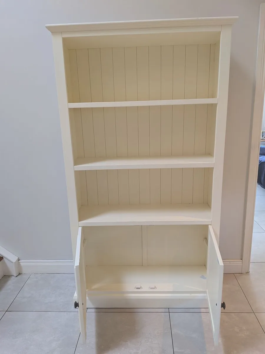Book shelf - Image 1
