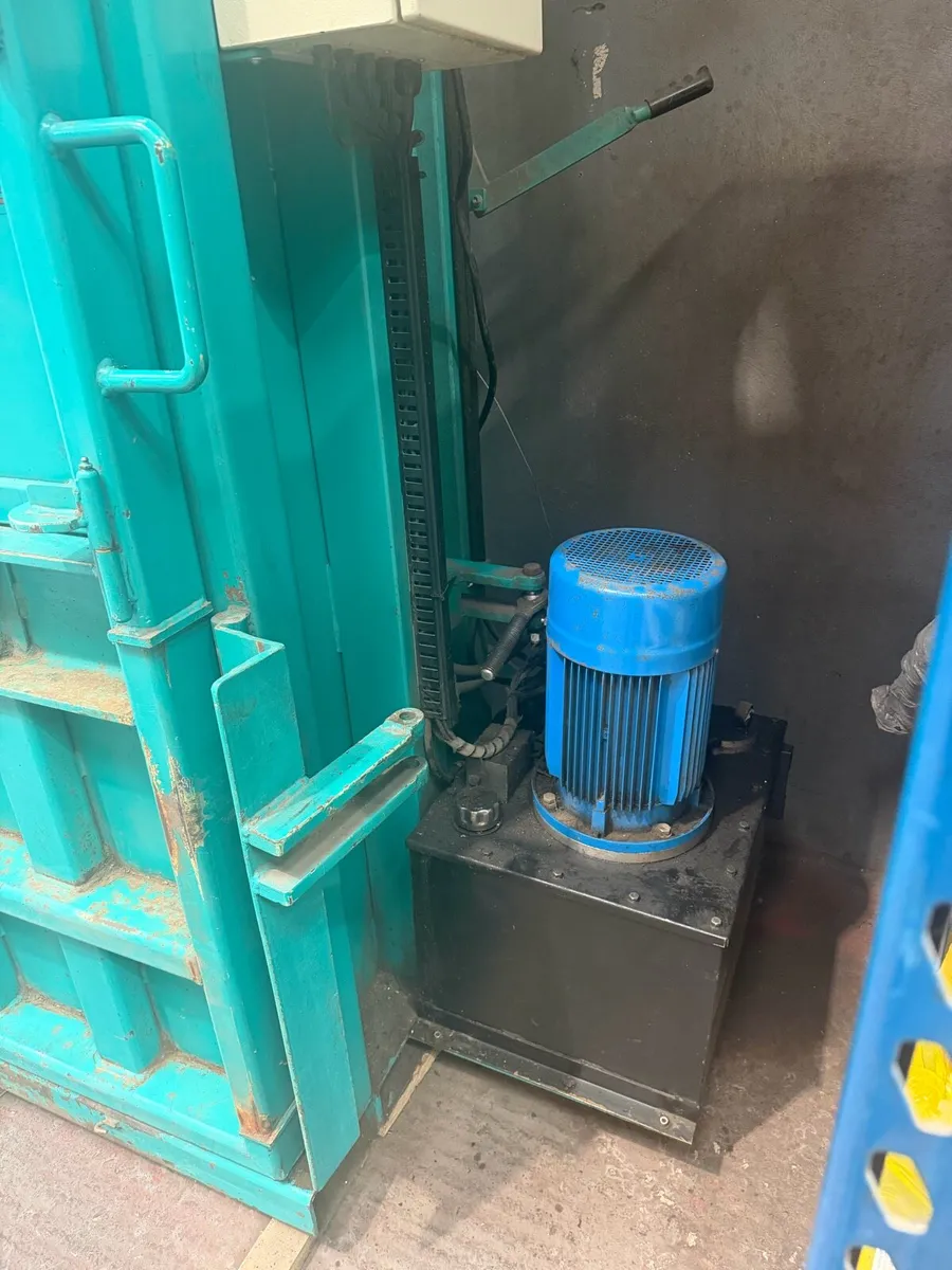 Ceco 500 bailer / compactor - Image 4
