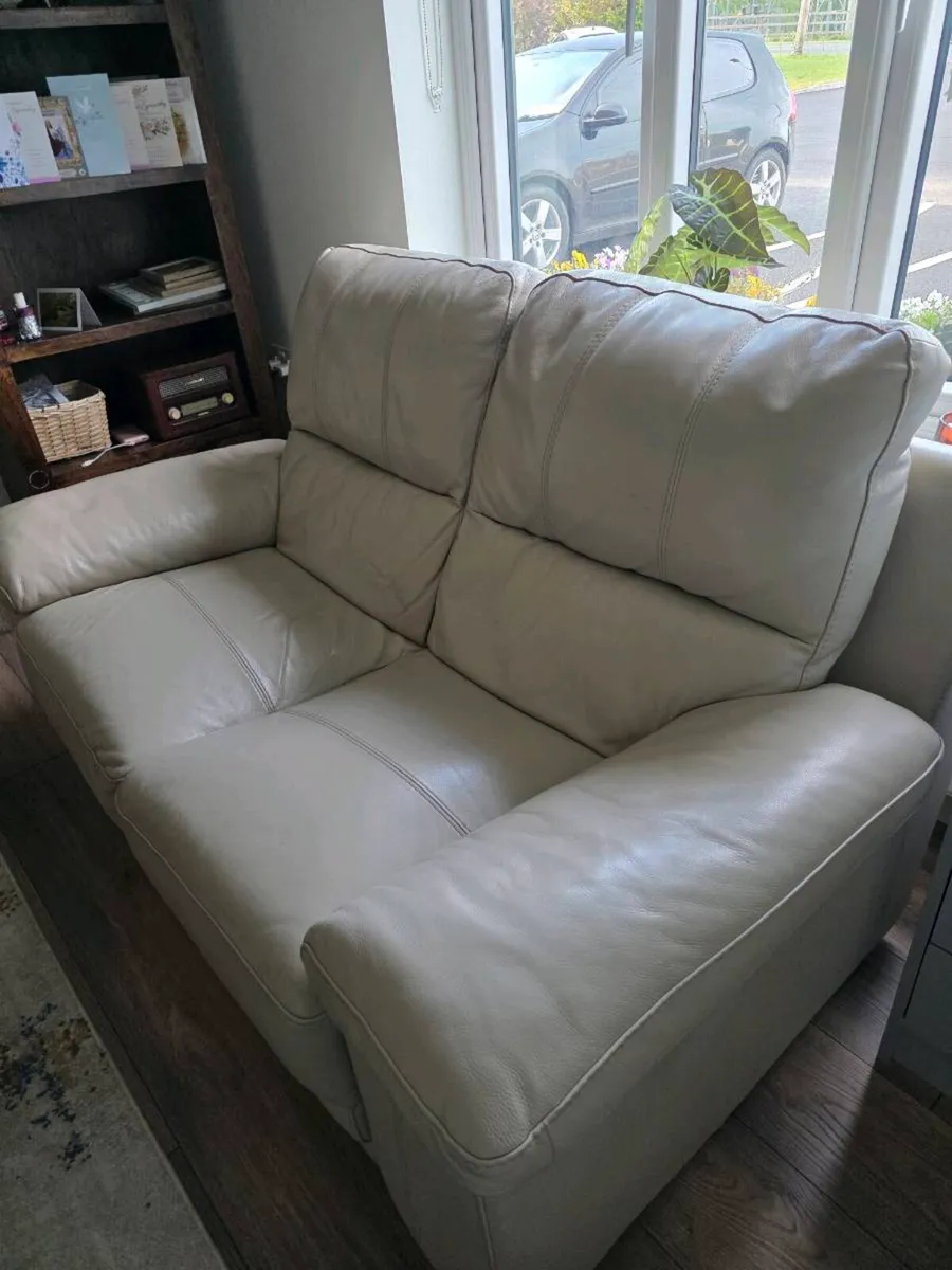 Italian Leather Sofa set of 2 and 3 seats - Image 4