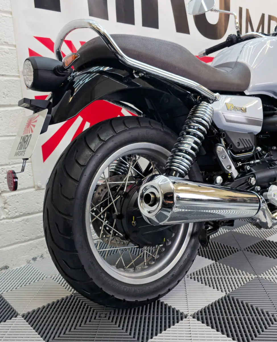 2023 Moto Guzzi V7 Special - Image 4