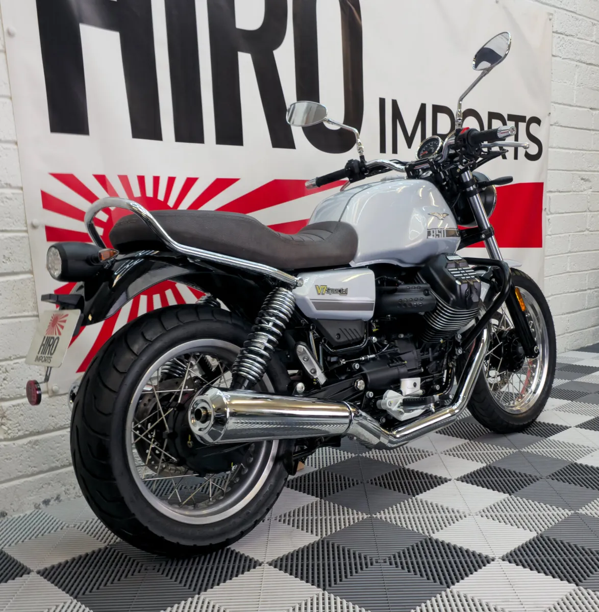 2023 Moto Guzzi V7 Special - Image 3