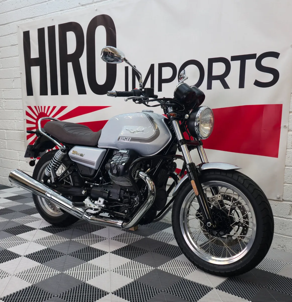 2023 Moto Guzzi V7 Special - Image 2