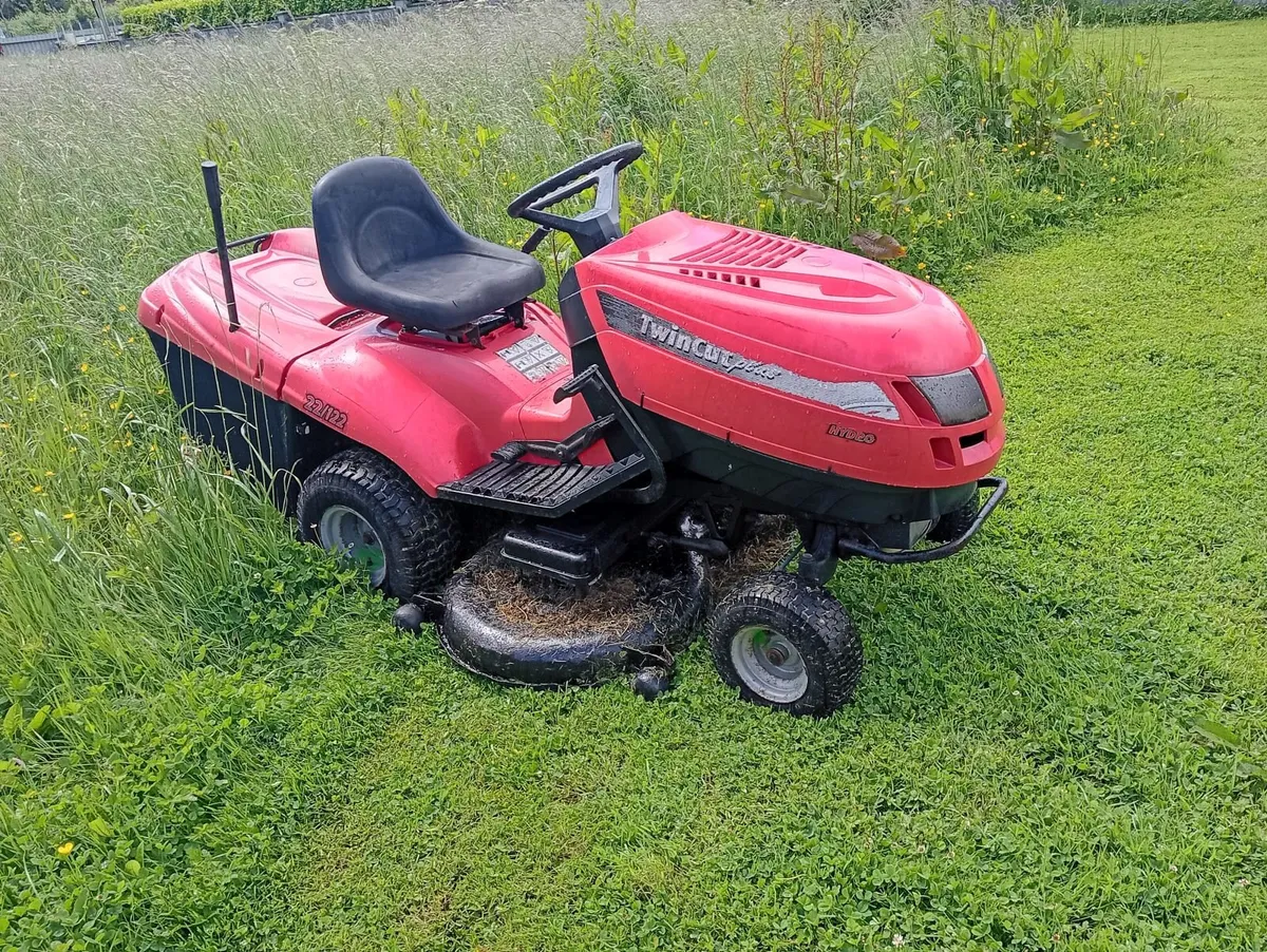 Castlegarden ride on lawnmower - Image 1