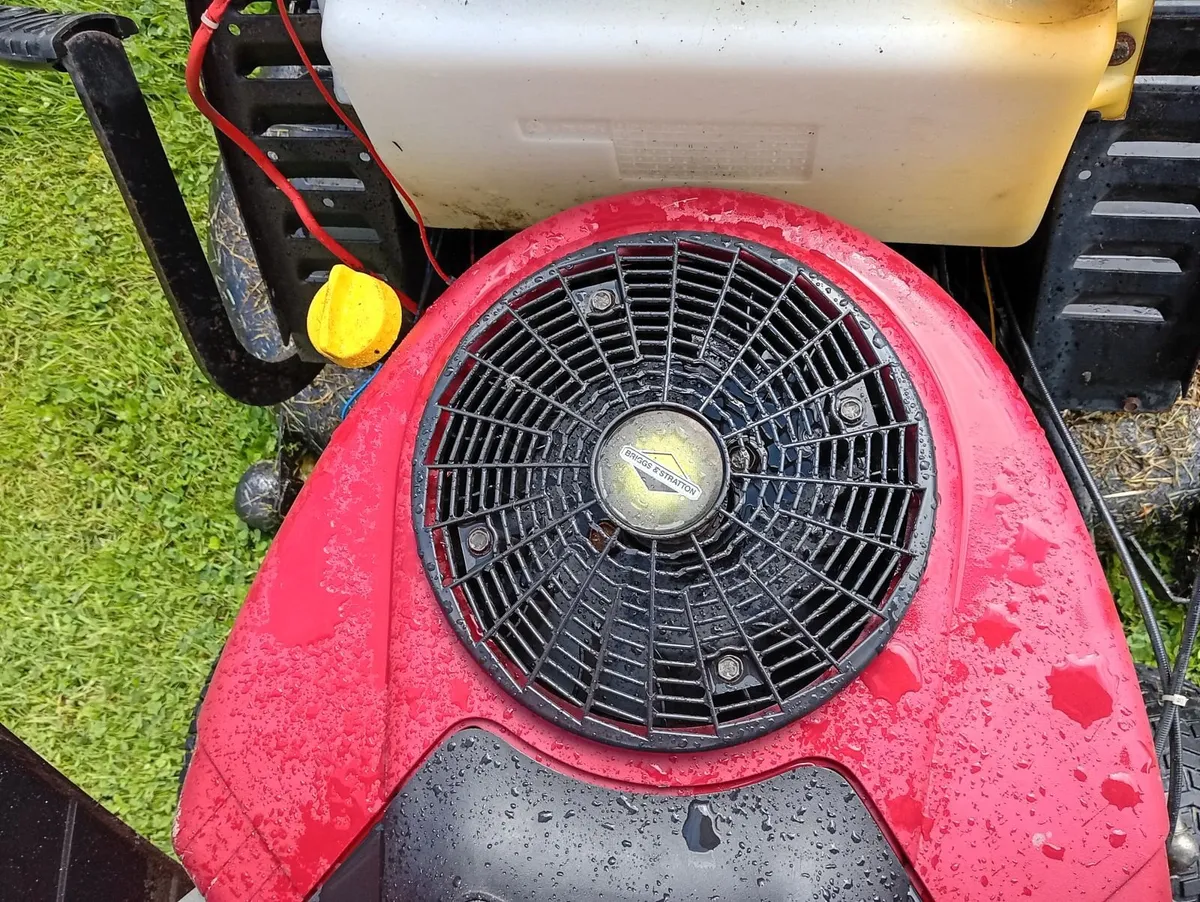Castlegarden ride on lawnmower - Image 3