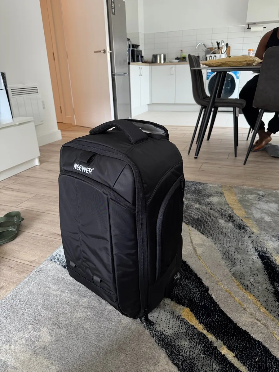 Neewer 2in 1 Camera bag trolley with wheels - Image 1
