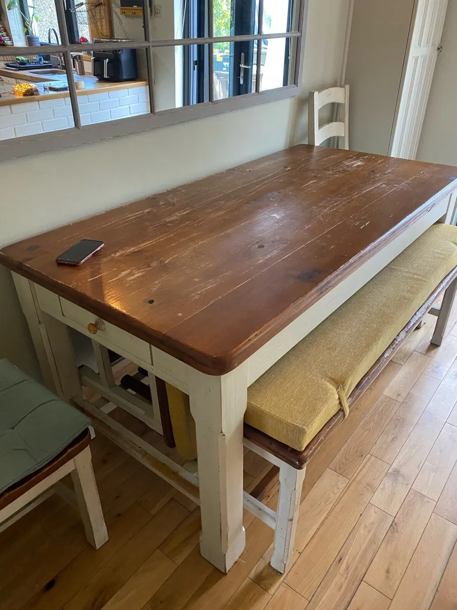 Dining table - Image 1