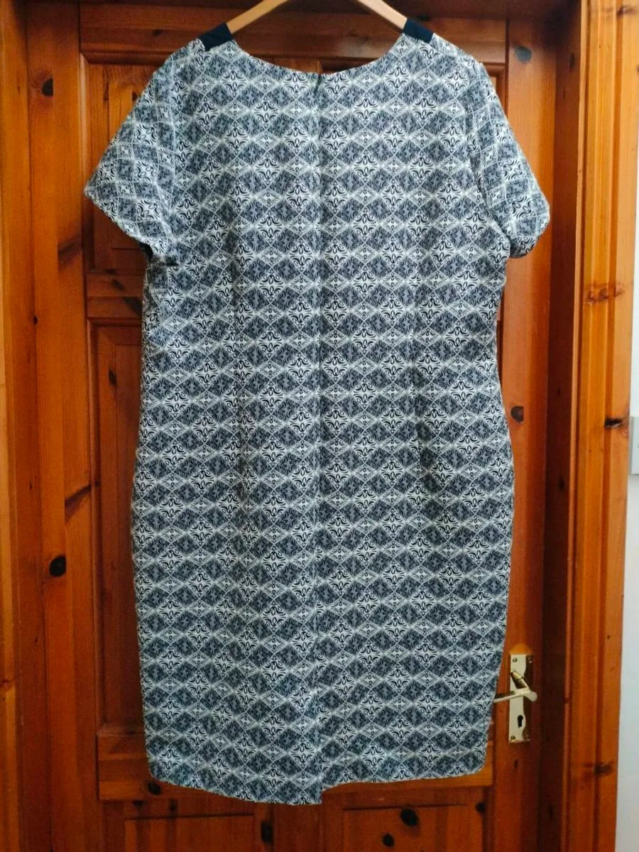 Ladies Avalon dress, with zip opening fully lined, - Image 3
