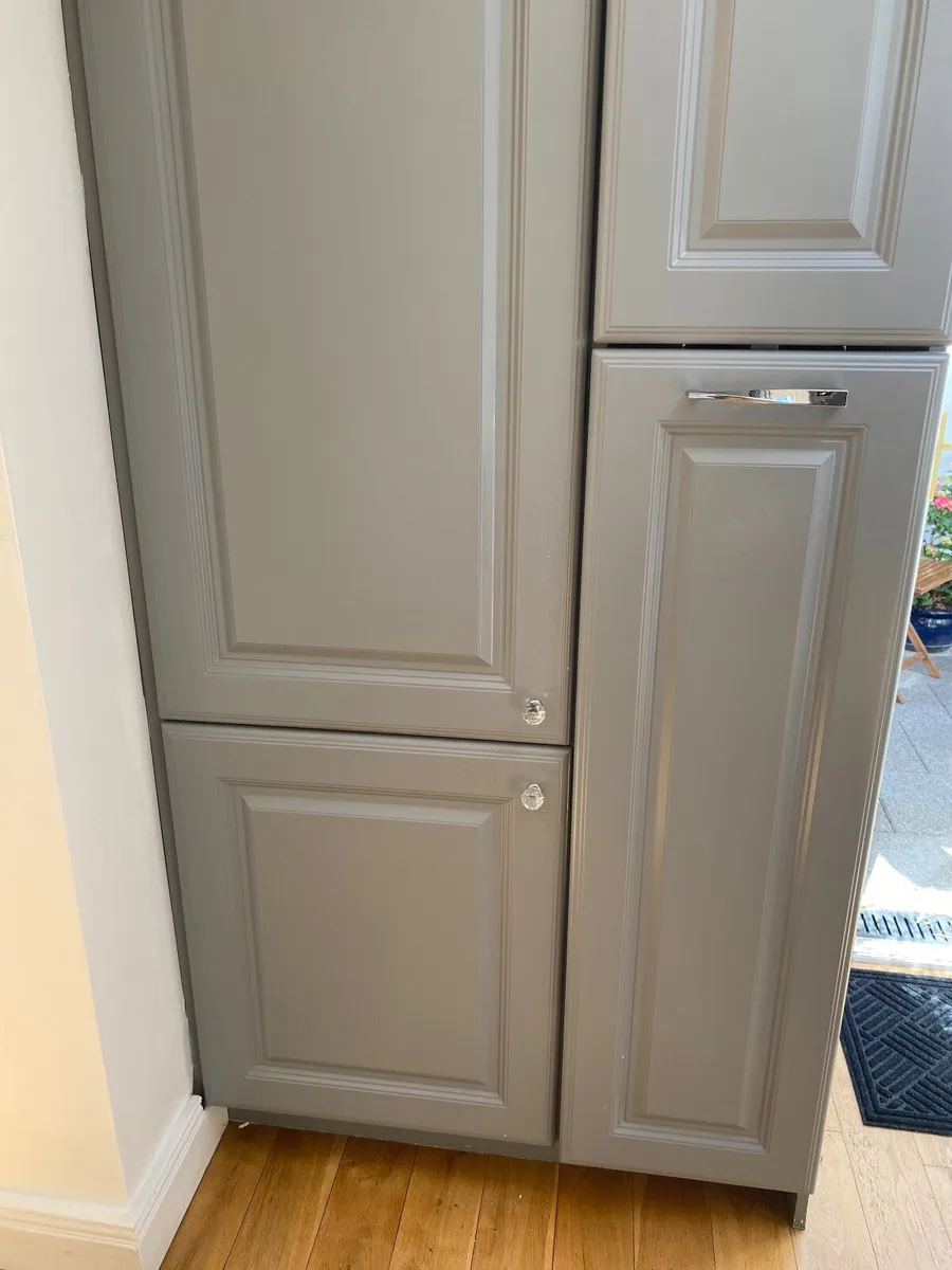 Kitchen unit with integrated fridge freezer doors - Image 1