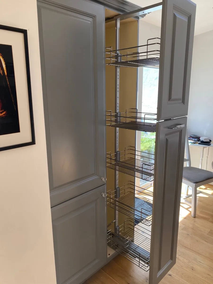 Kitchen unit with integrated fridge freezer doors - Image 3