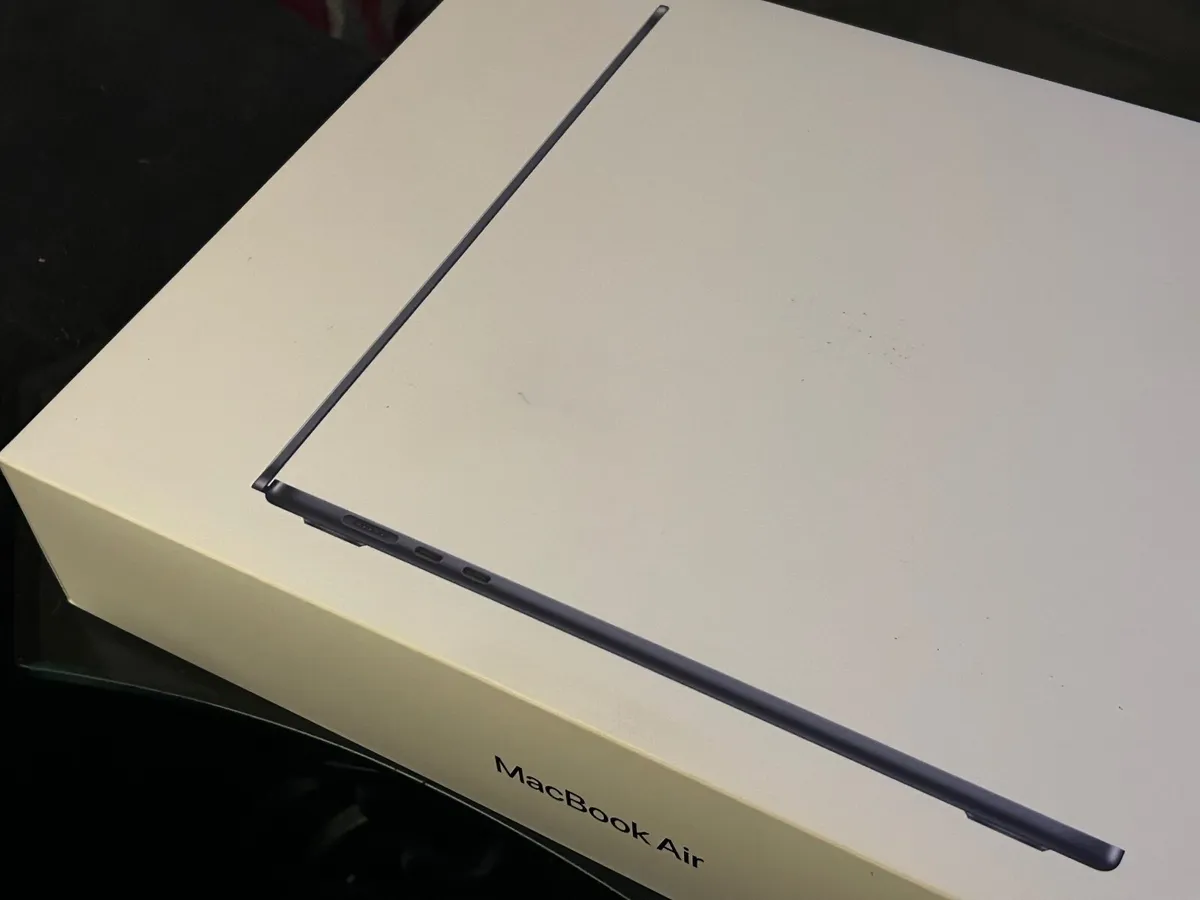 Apple MacBook Air M4 15 Midnight Blue 16GB/256 New - Image 1