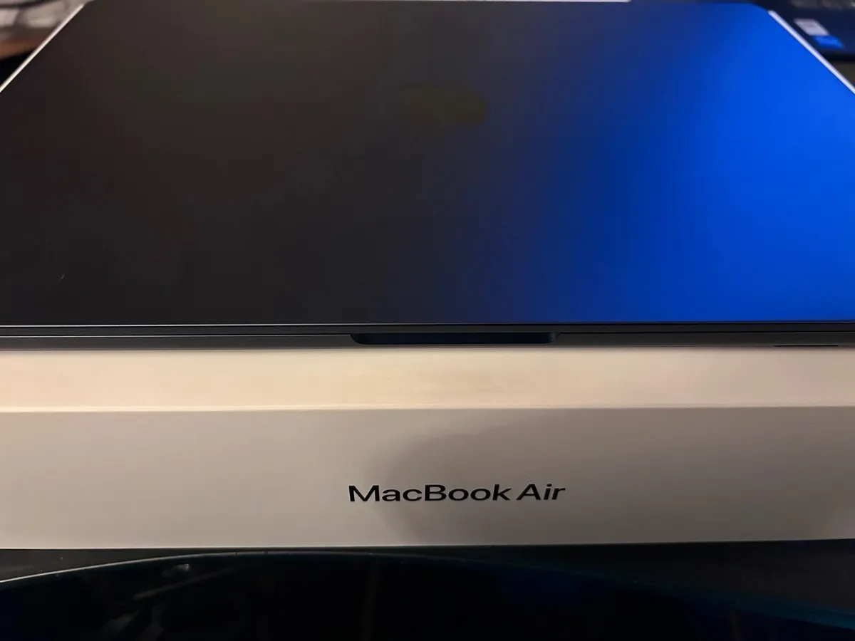 Apple MacBook Air M4 15 Midnight Blue 16GB/256 New - Image 2