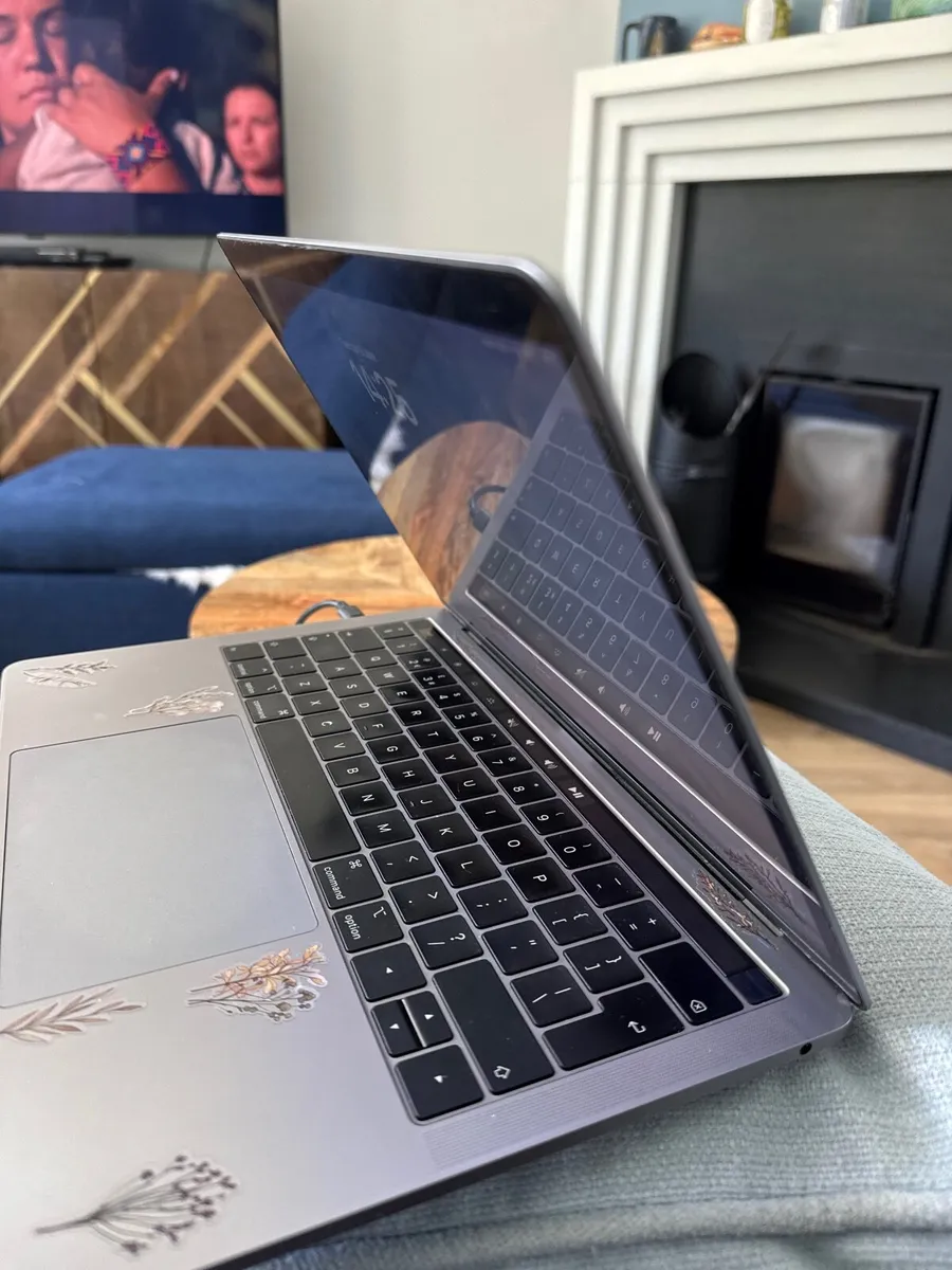 13” MacBook Pro 2019 - 250 GB - Image 3
