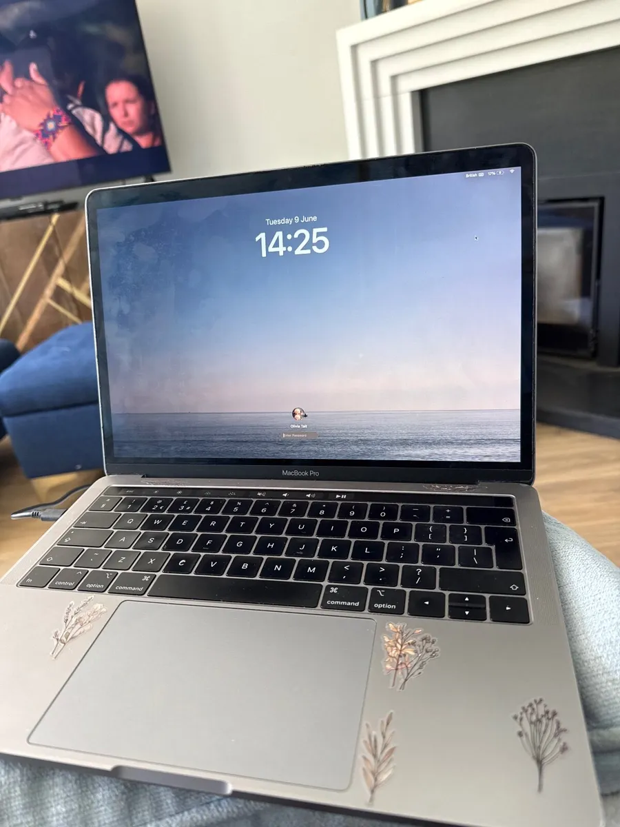 13” MacBook Pro 2019 - 250 GB - Image 2