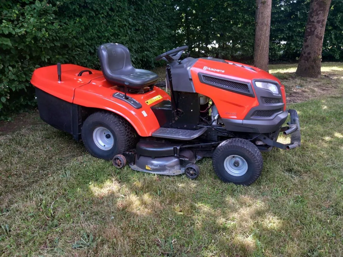 Ride on lawnmower - Image 1