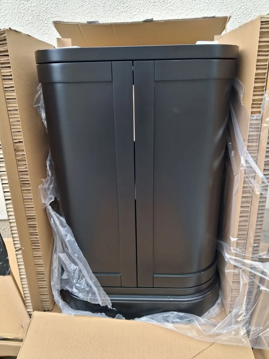 Bathroom vanity unit - Image 1