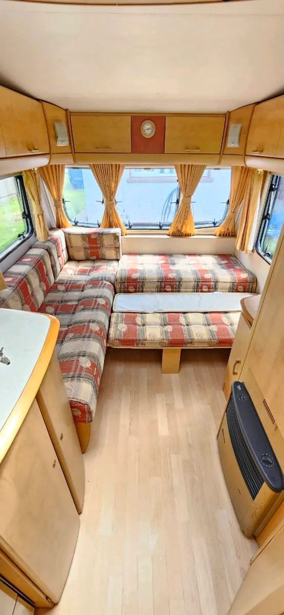 4/5  berth Caravan for sale - Image 3