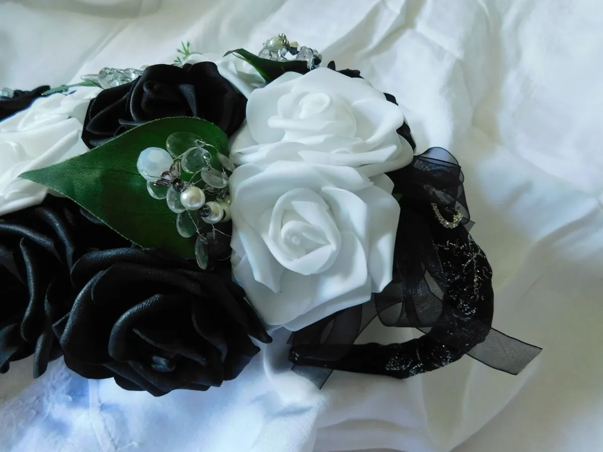 Wedding Flowers - Bride's Bouquet in Black & White - Image 4