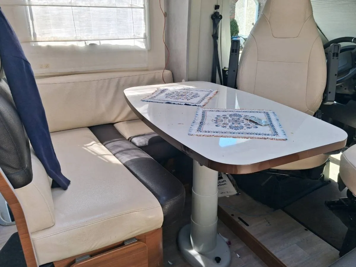Motor camper - Image 3