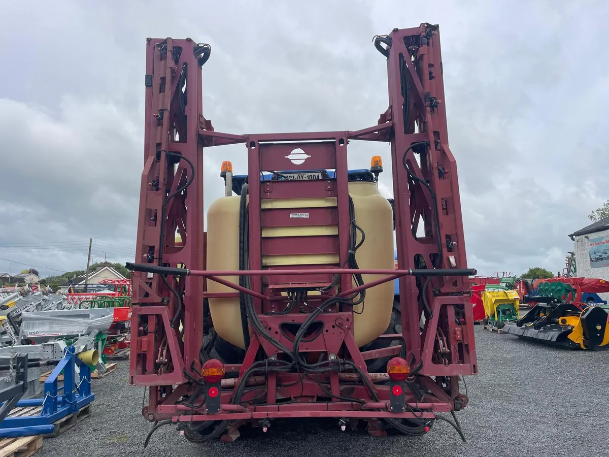 Hardi 1200 Litre Mounted Sprayer - Image 1
