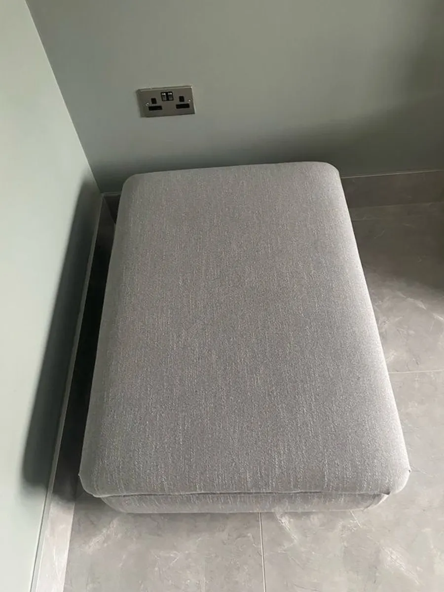 Grey corner suite - Image 3