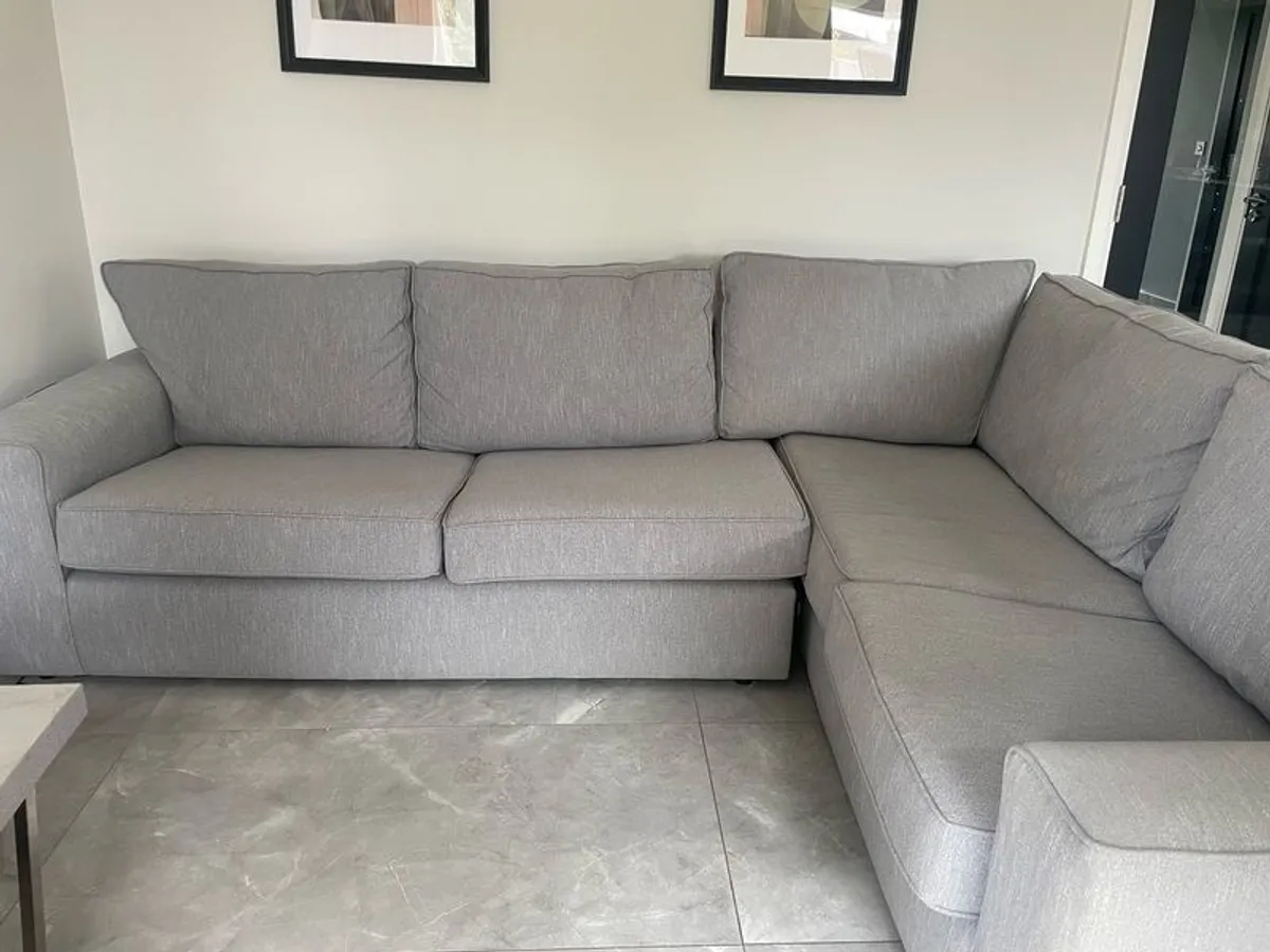 Grey corner suite - Image 1