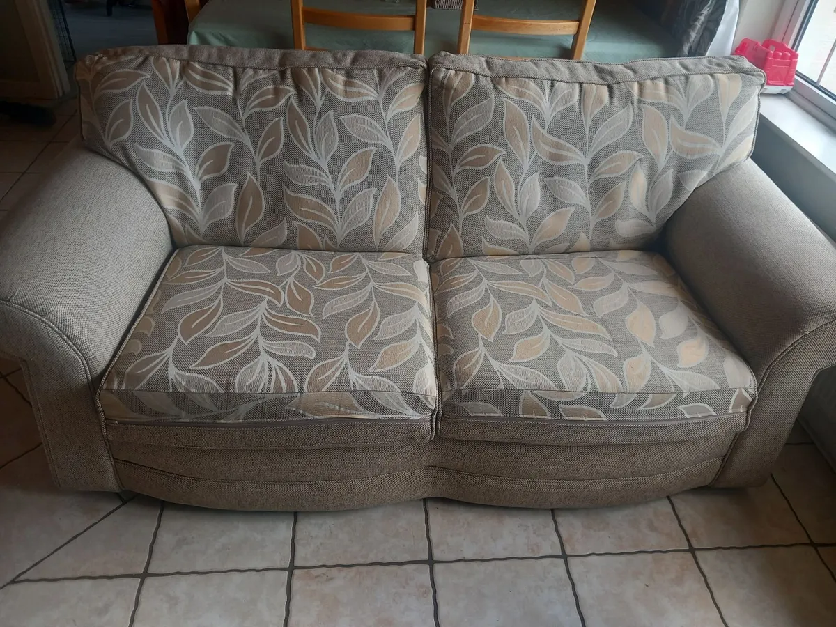 3 Seater Settee plus 2 chairs - Image 4