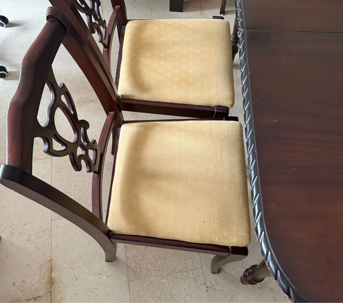 Mahogany Dining Table with 6 Dining chairs - Image 1