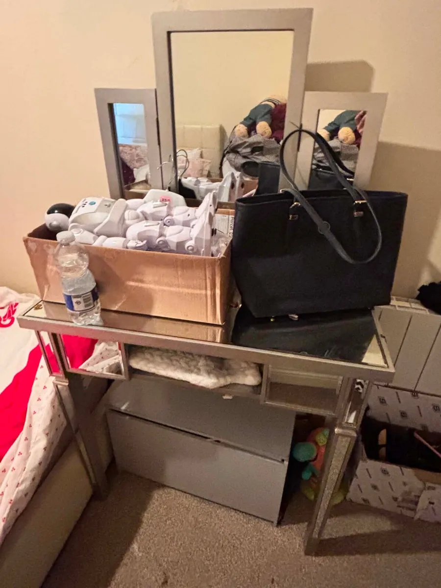 Vanity table