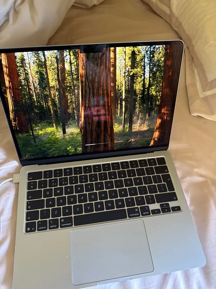 MacBook Air 2025 - Image 1