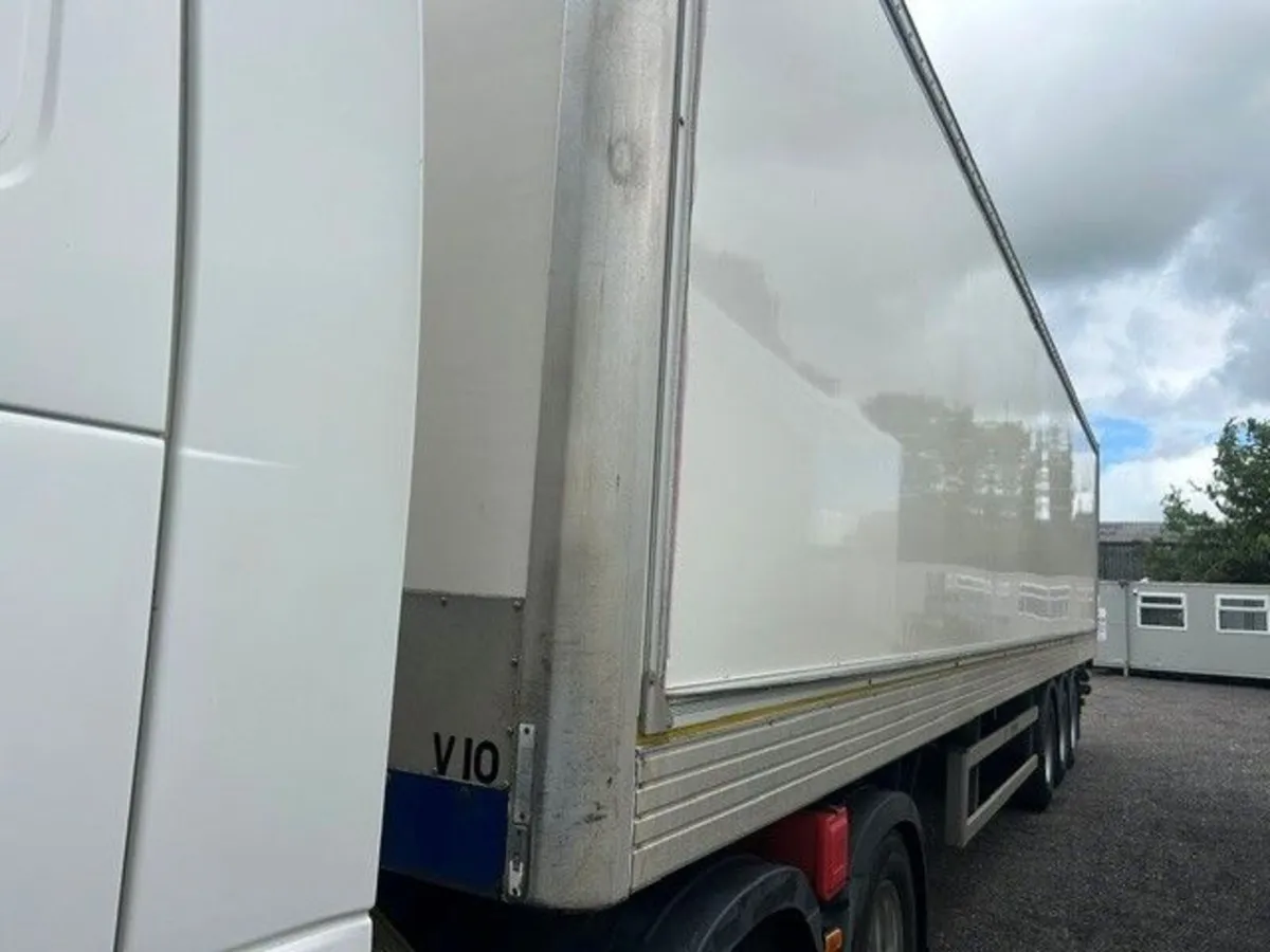 2016 45ft GRP BOX VAN TRAILER - Image 1