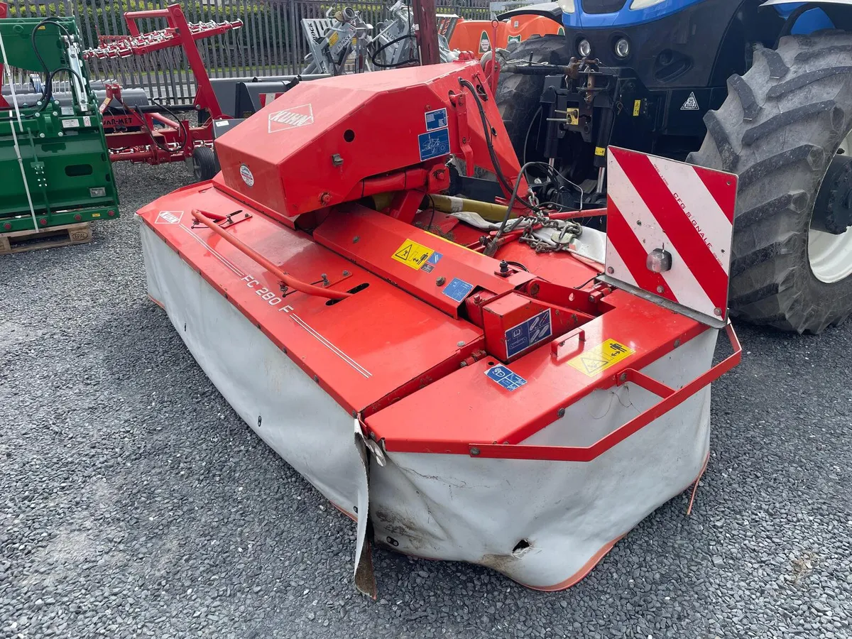 Kuhn FC280F 9ft Front Mounted Mower - Image 2