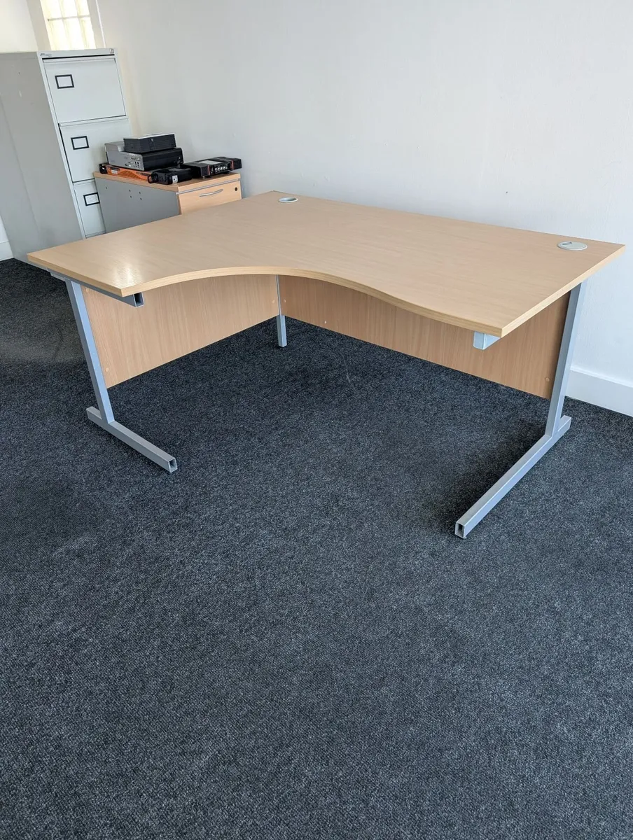 Office table - Image 1