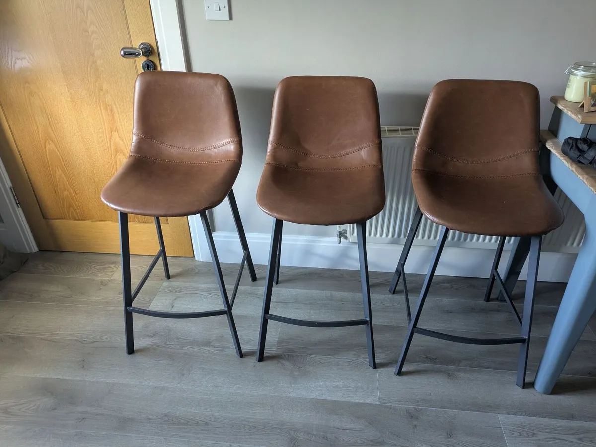 Kitchen counter stools - Image 1