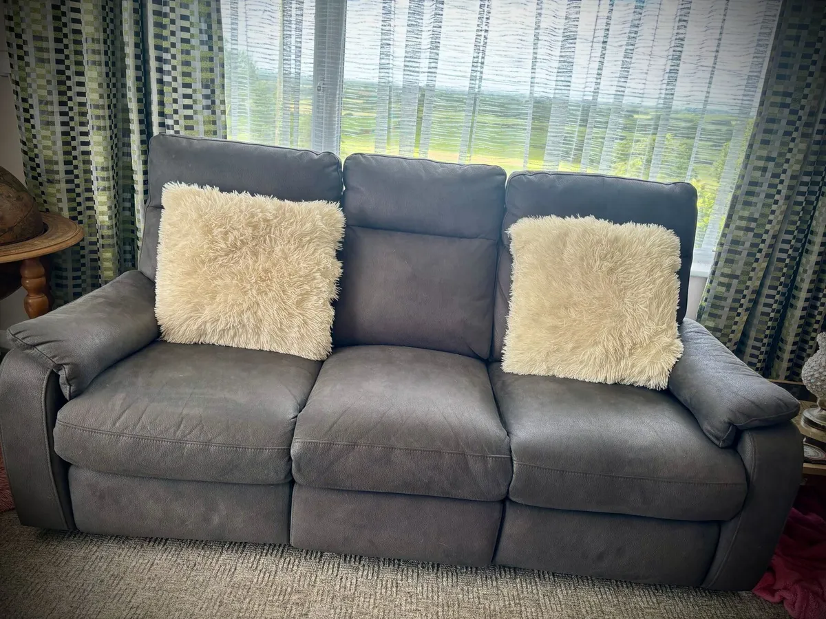 3 + 2 Recliner sofas - Image 1
