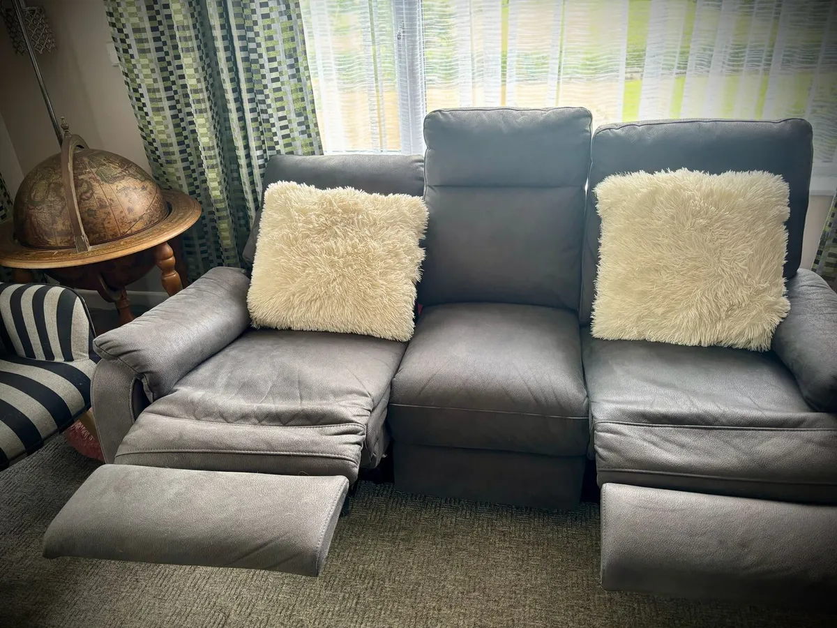 3 + 2 Recliner sofas - Image 3
