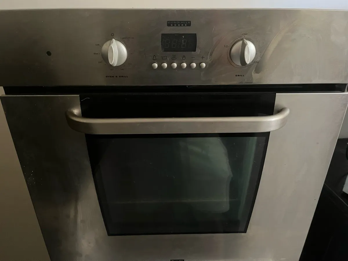 Oven with hub - Image 1
