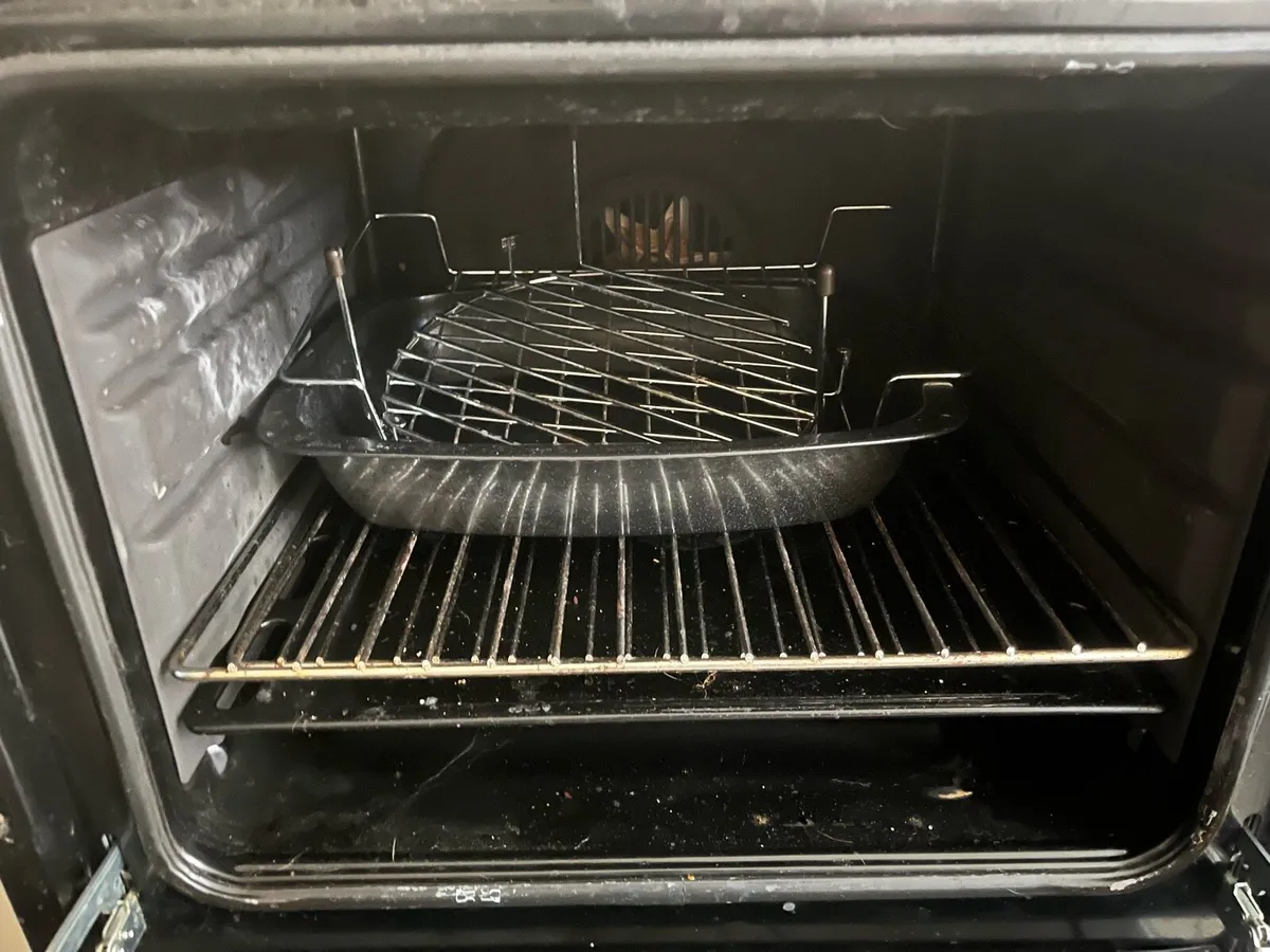 Oven with hub - Image 2