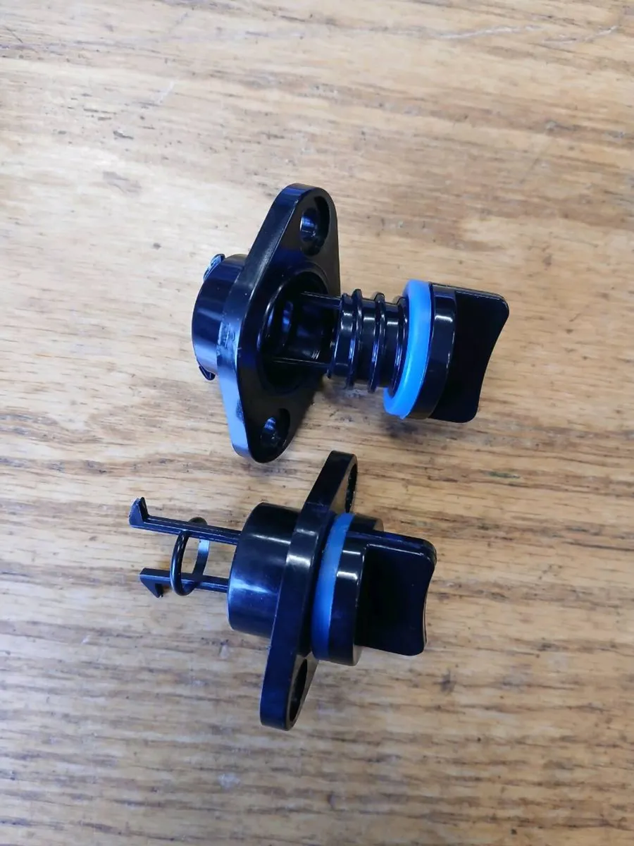 Water drain plugs / Bungs for boat - Image 1